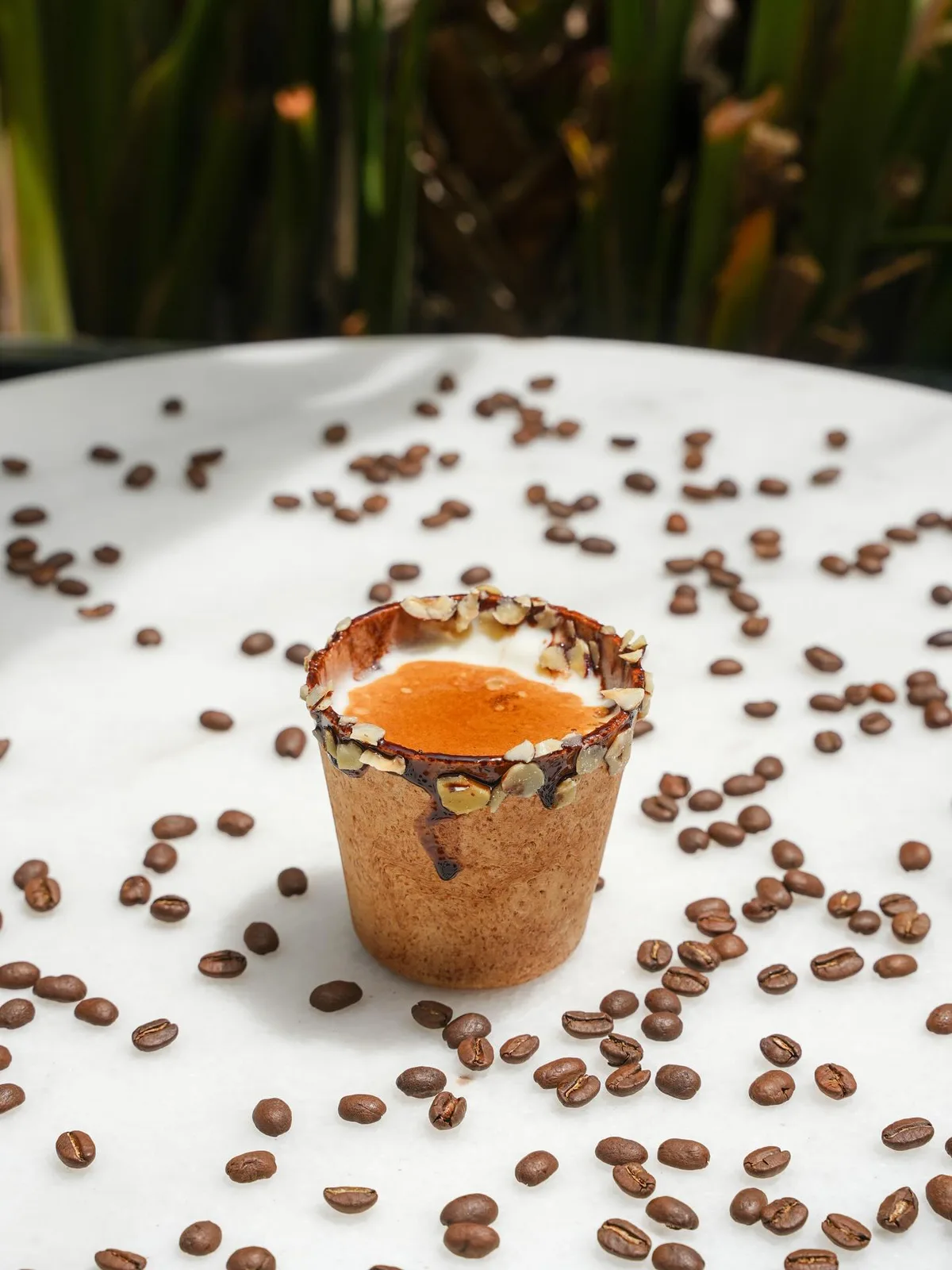 Espresso’nun yoğunluğu, dondurmanın serinliği ve yenilebilir bardakta tatlı bir final
